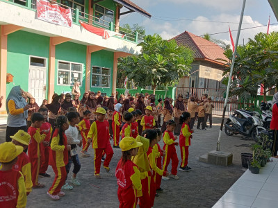 Senam bersama MI NU Izzatul Ilmi Plandi 01