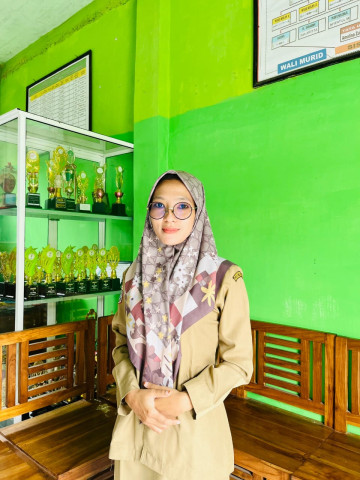 ANISAH FADKHUR ROHMAH,S.PD